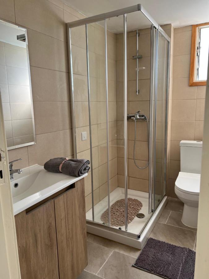 Joanna Court Hostel *